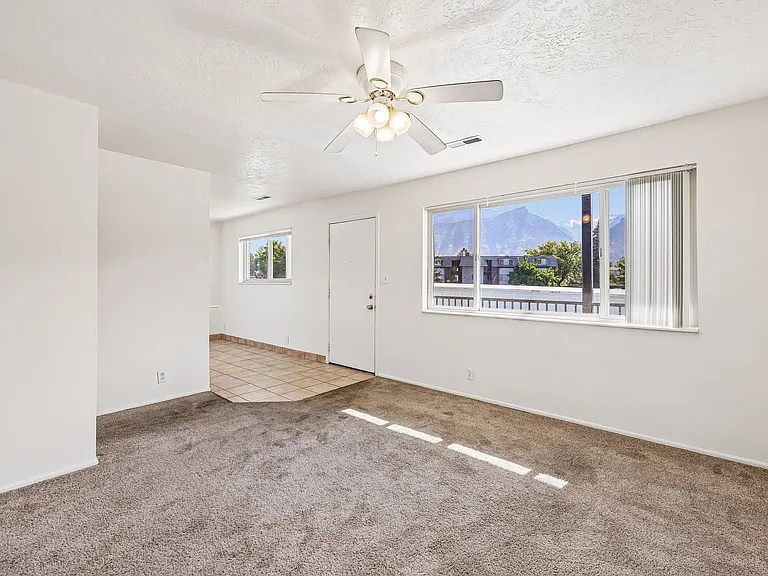 Grandview Manor — Photo 37