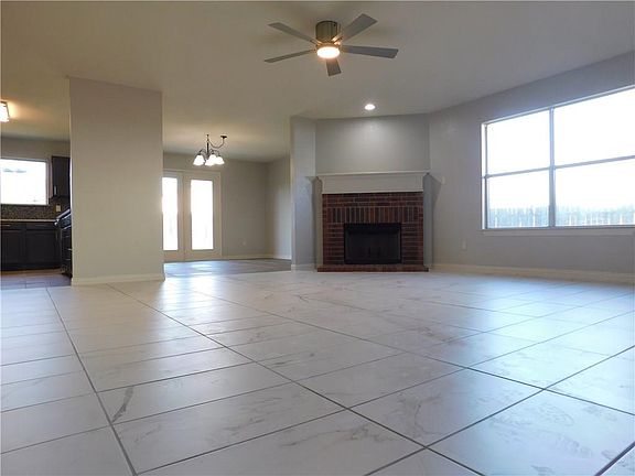 3rd image of 207 Christie Ln