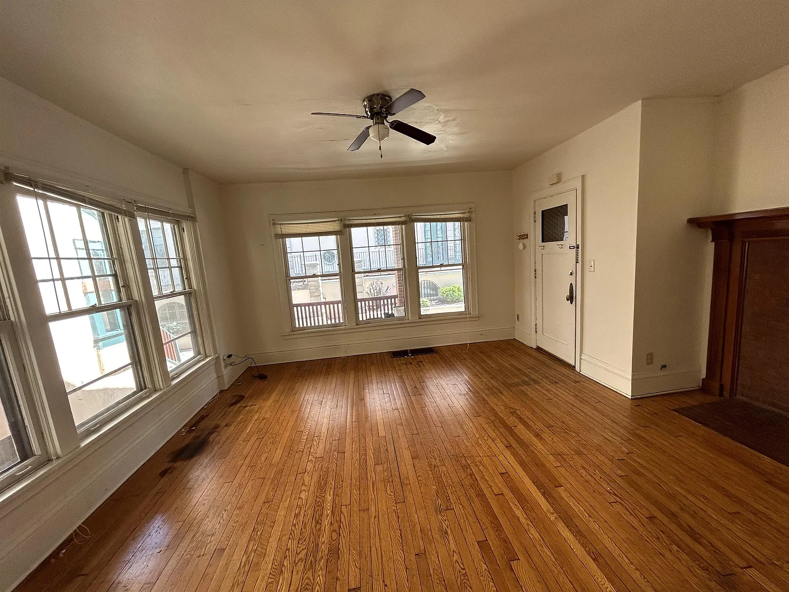 622 Howard Place - A — Photo 3