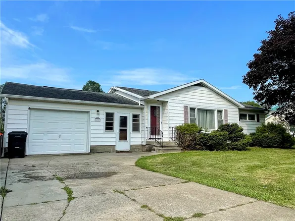 1261 N Center St, Corry, PA 16407