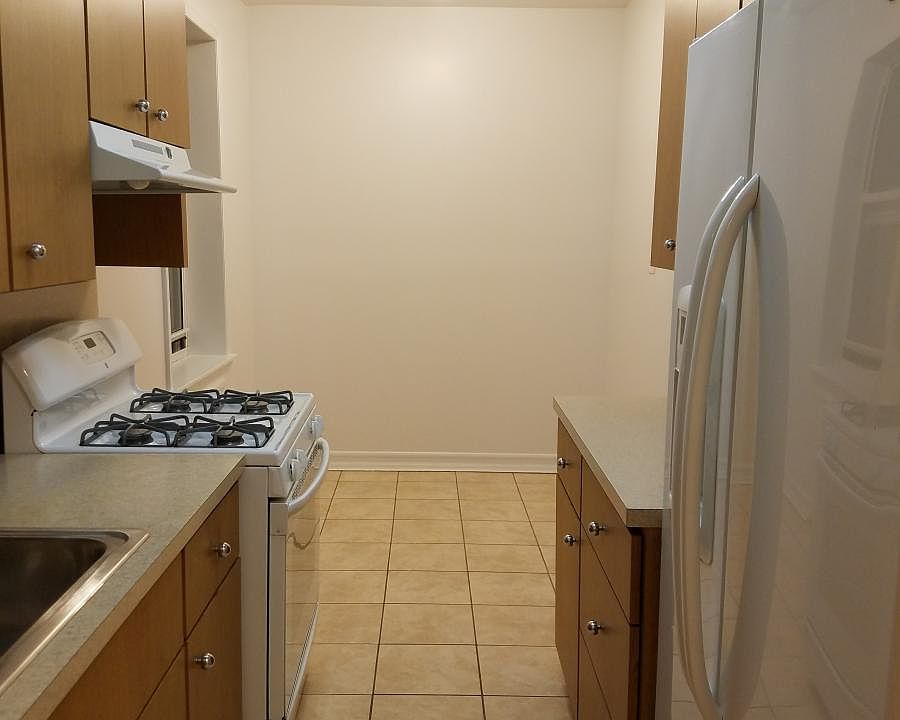 1st image of 1680 E 22nd St APT 307