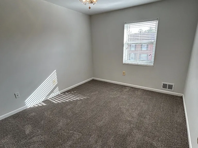 Longview — Photo 212