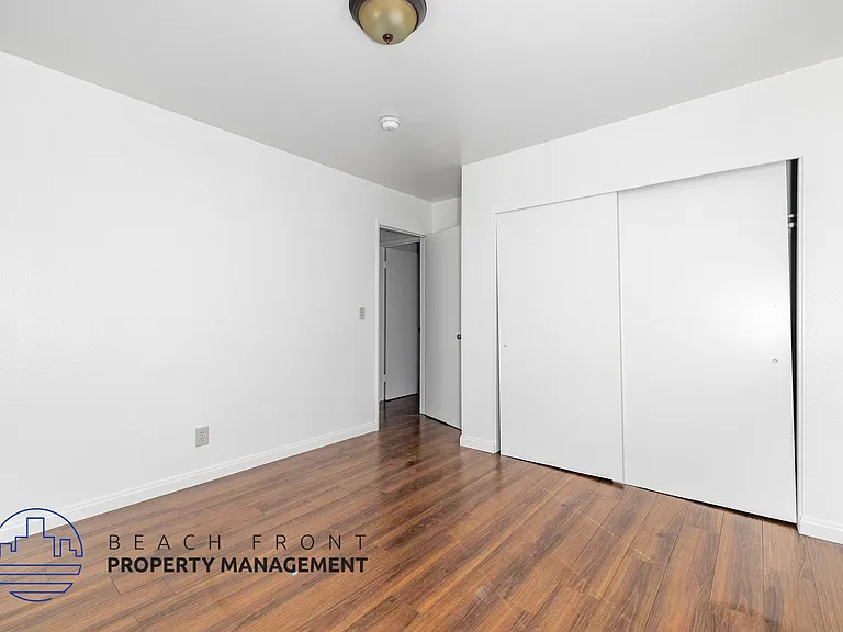 2422 E. 11th St. — Photo 8