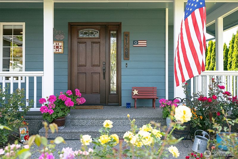 3rd image of 913 N Pine Court