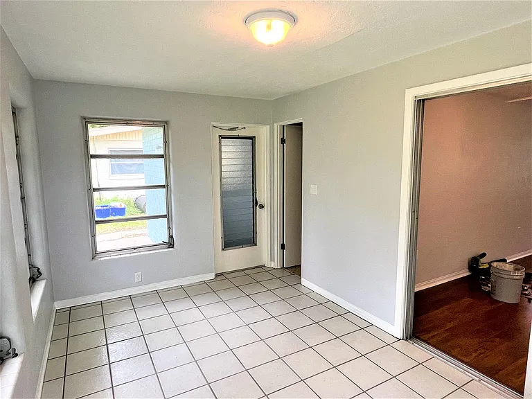 305 Trudgeon Dr — Photo 10
