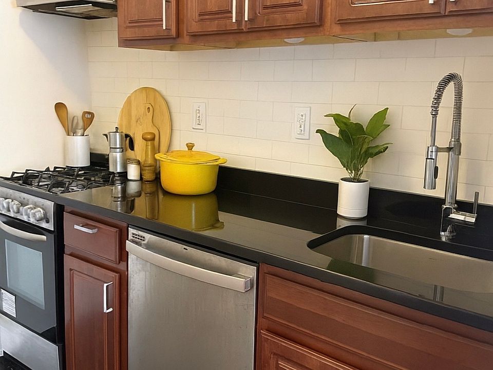 1st image of 35 Eastern Pkwy APT L3
