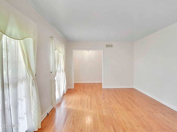5th image of 2711 Oriole St