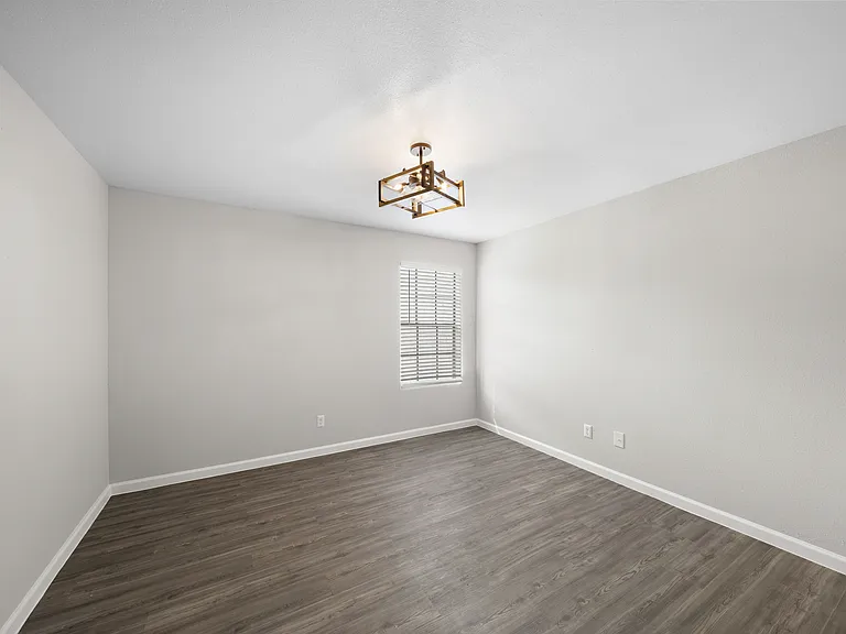 6Ten at Med Center Apartments — Photo 23