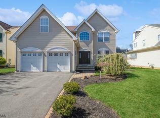 11 Schaal St, Bridgewater, NJ 08807
