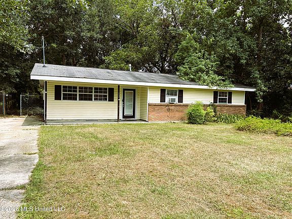 2nd image of 13 Linda Ln