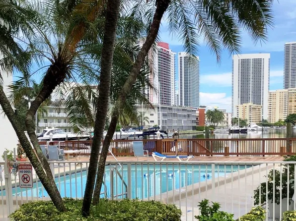 462 Golden Isles Dr, Hallandale, FL