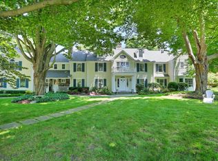 109 Rosebrook Rd #R, New Canaan, CT 06840