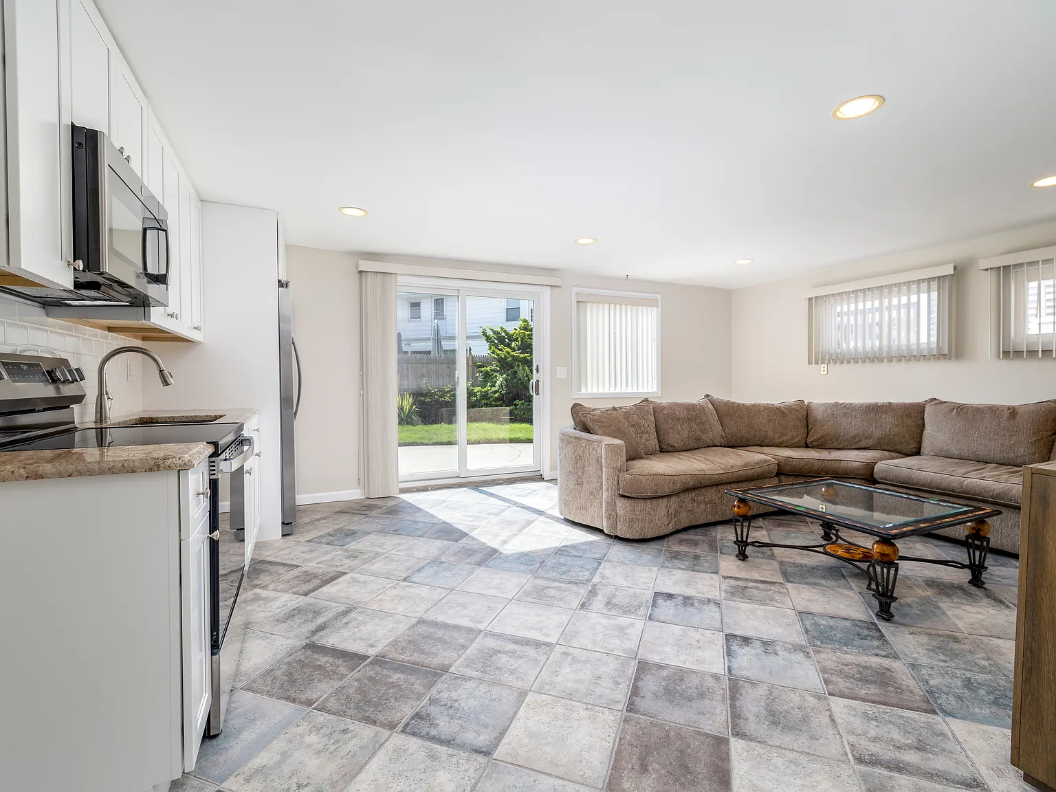 Greenway Rd, Lido Beach — Photo 1