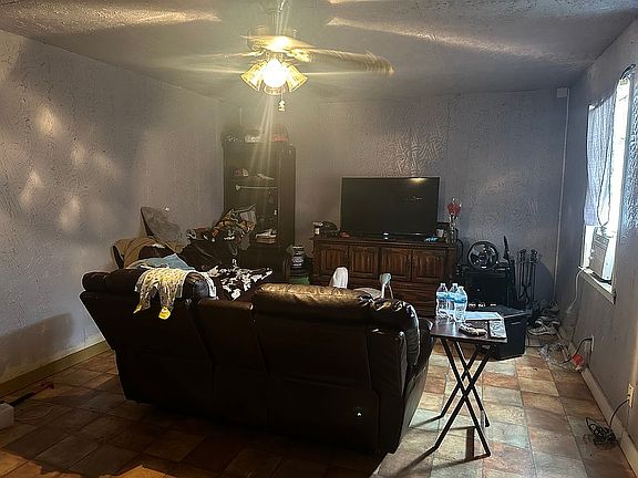 4th image of 816 Francesca St