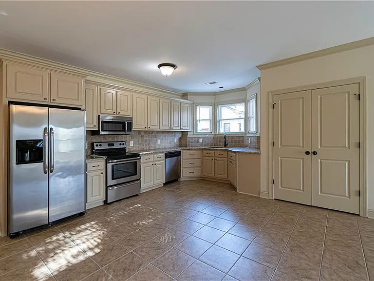 2050 Oak Grove Rd NE — Photo 2