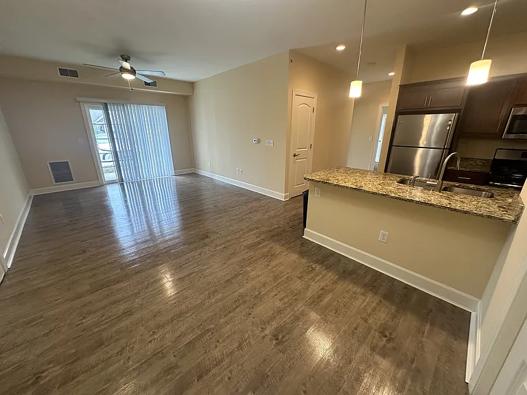 Dockside Village Apartments — Photo 48