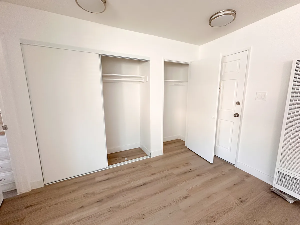 Building Photo - 8656 Balboa Blvd #1