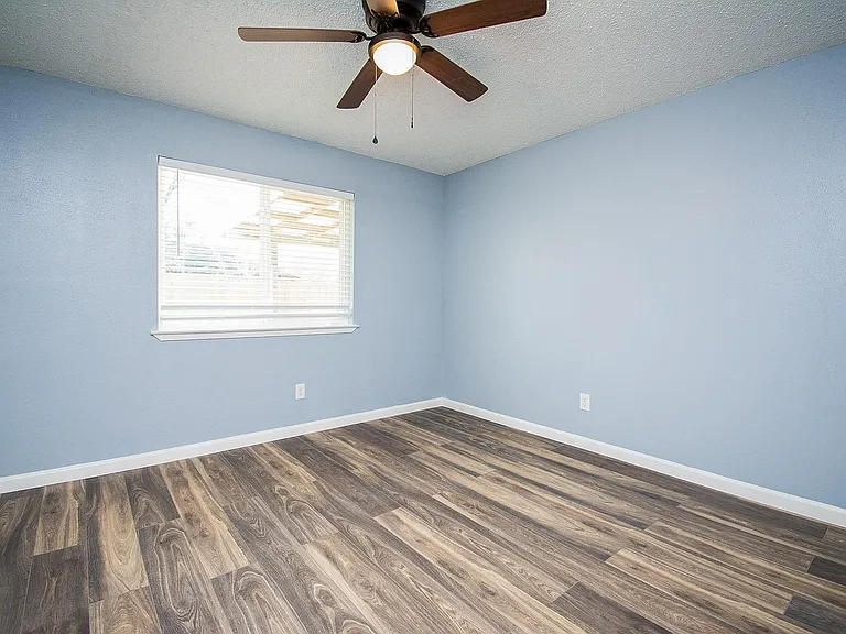 16419 N Bend Dr — Photo 27