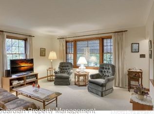 2435 Victoria St N, Roseville, MN 55113