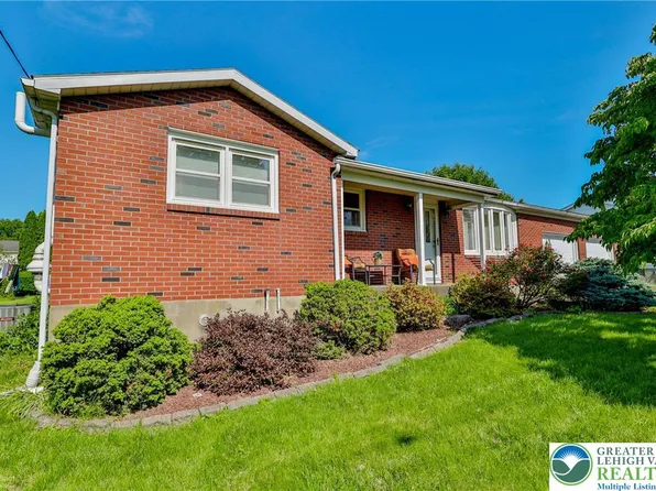 61 Sycamore St, Nazareth, PA 18064