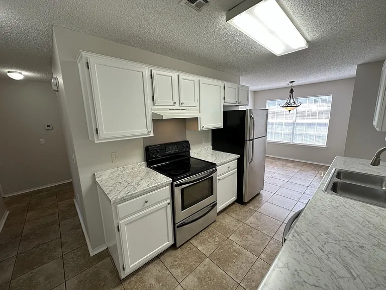 1306 Crescent St — Photo 14