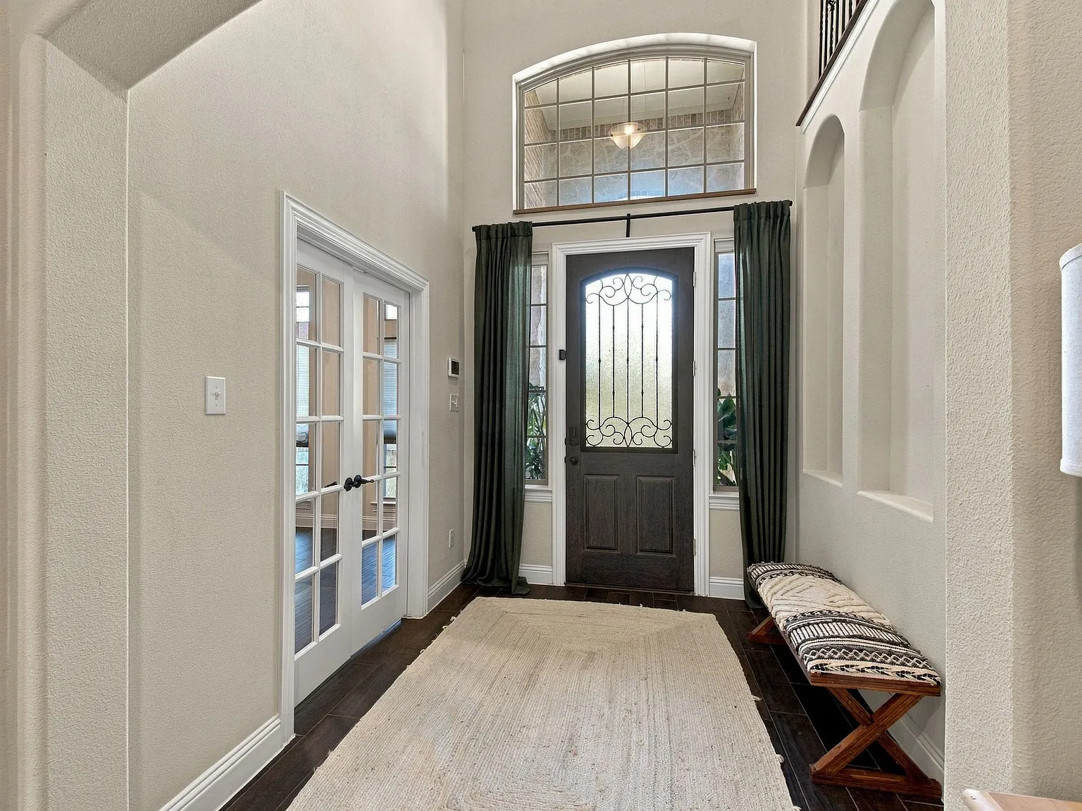 4 bed, 3.5 bath, 2800 sqft, $3,100 — Photo 3