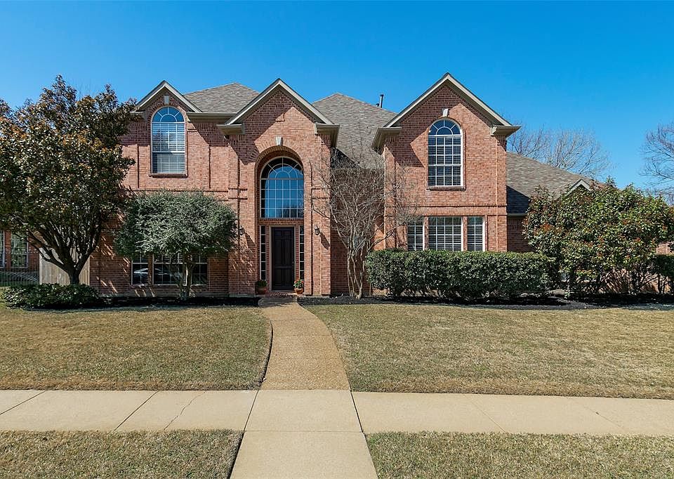 1st image of 302 Waterford Ct