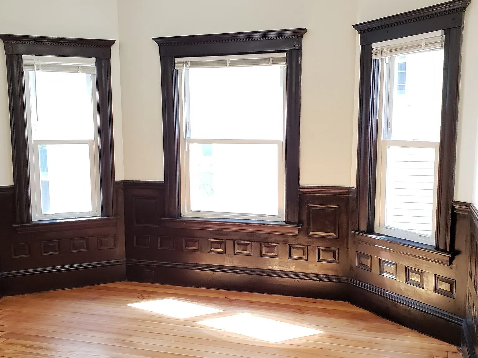 3 bed, 1.0 bath, 1150 sqft, $3,100 — Photo 3