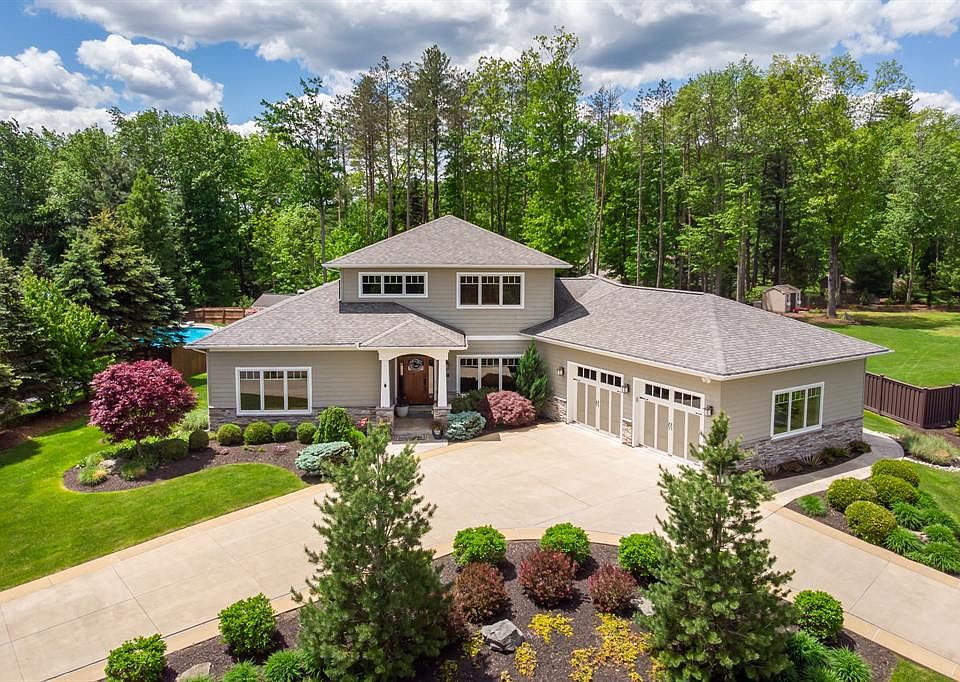 1st image of 23 Fernwood Ln