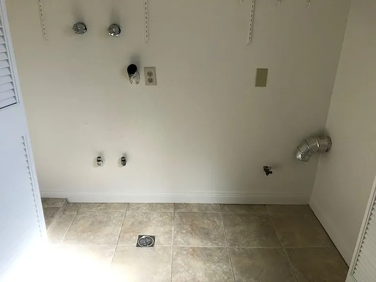 157 N Linden Dr — Photo 13