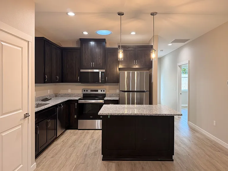 5534-5564 Skyline Rd S — Photo 9