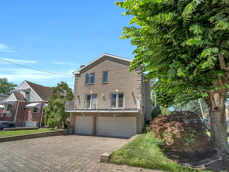 290 Mohegan Way — Photo 30