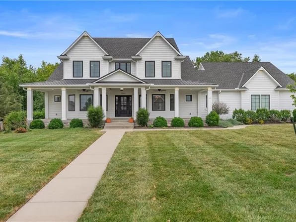 11003 Nora Dodge Dr, Peculiar, MO 64078