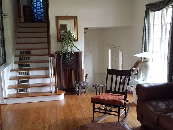 3rd image of 1119 Churchill Dr