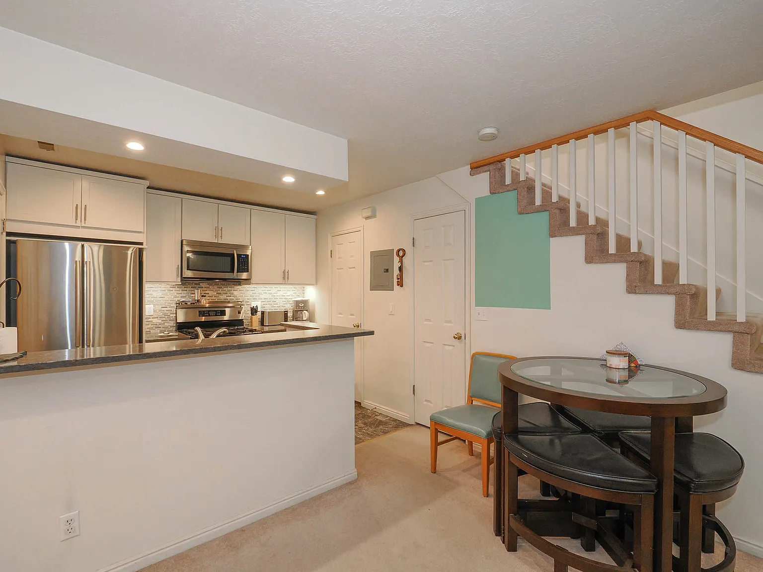 2 bed, 2.5 bath, 1300 sqft, $3,149 — Photo 4