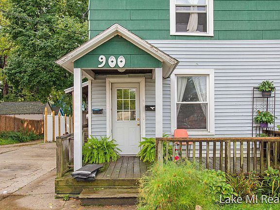 4th image of 900 Douglas St NW