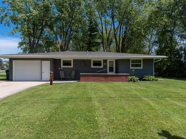 N5618 Mill St, Shiocton, WI 54170