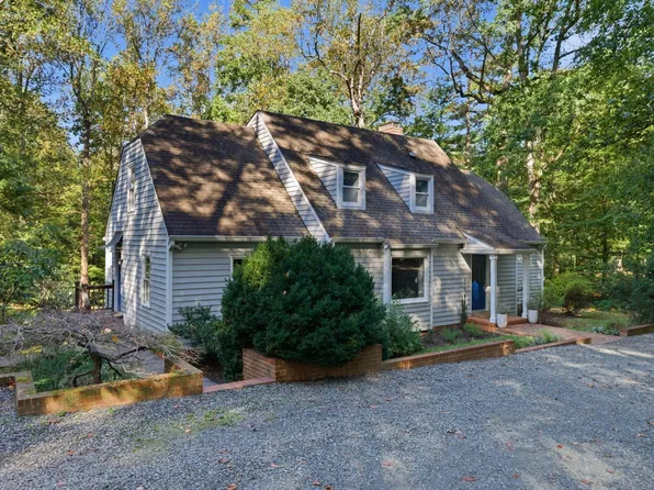 2404 Pine Garth Run, Charlottesville, VA 22901