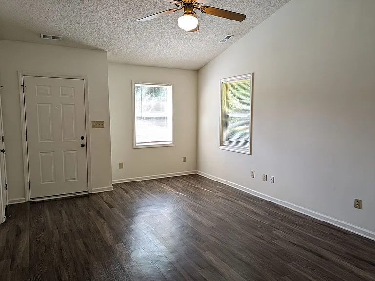 111 Birdie Ct — Photo 3