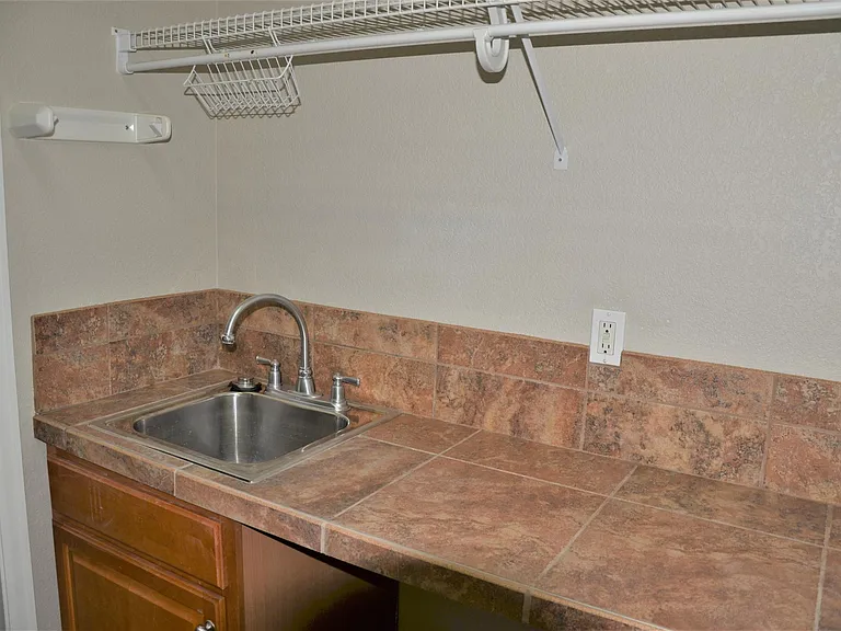 2466 W Sunset Dr — Photo 32