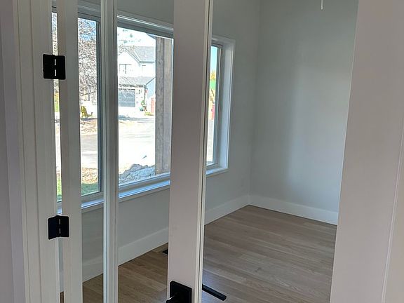 2nd image of 812 Spyglass Cir
