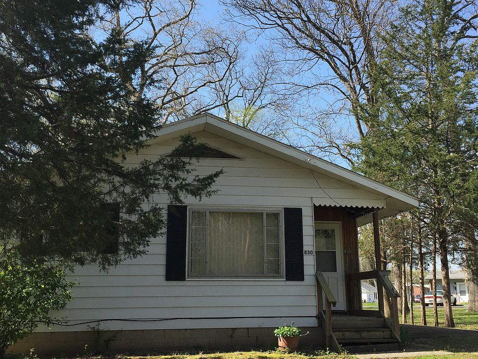 1st image of 830 Oak Park Dr