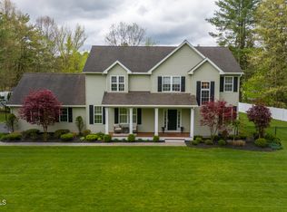 4 Bradford Dr, Saratoga Springs, NY 12866