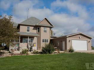 1519 Lark Ave, Hampton, IA 50441