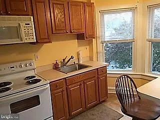 2 bed, 1.0 bath, 950 sqft, $1,795 — Photo 2