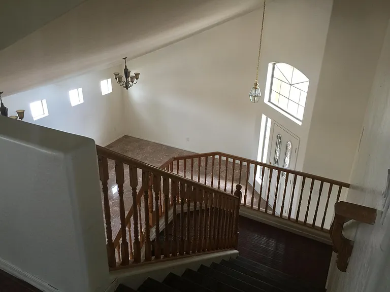 1121 E Jahns Dr — Photo 7
