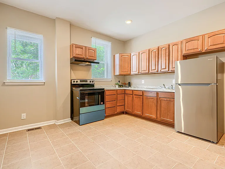 446 N Linwood Ave #1 — Photo 5