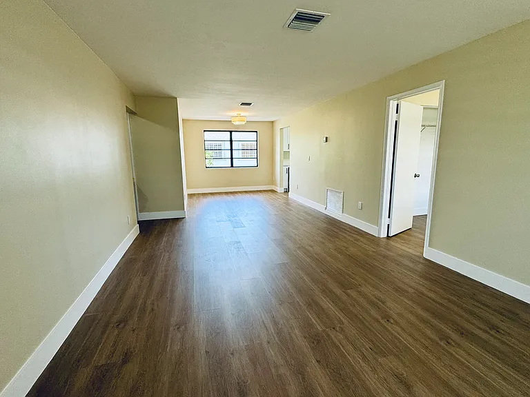 19360 SW 103rd Ct #19360 — Photo 5
