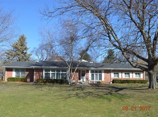 845 Sunset Ln, Sycamore, IL 60178