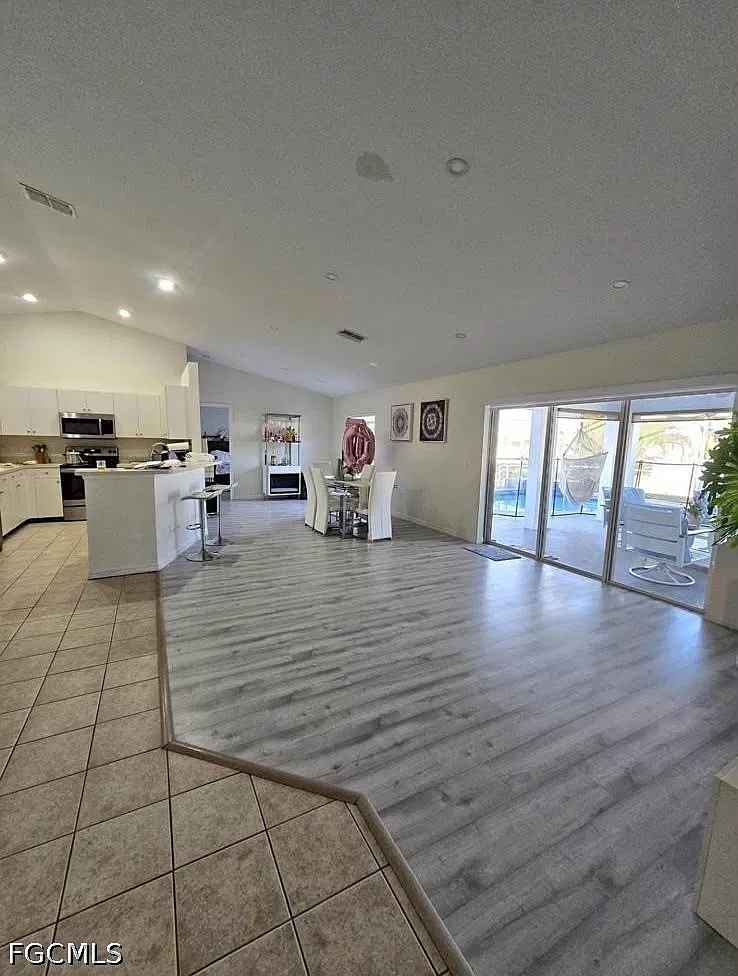 4 bed, 3.0 bath, 1955 sqft, $2,800 — Photo 2